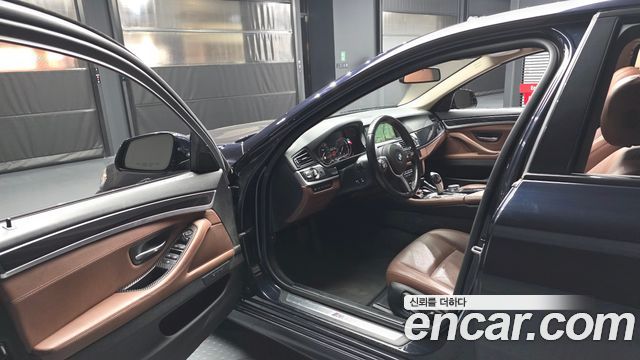BMW 5-Series 2016 — photo 10