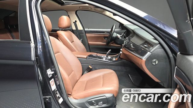 BMW 5-Series 2016 — photo 11