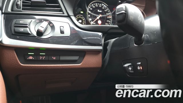BMW 5-Series 2016 — photo 17