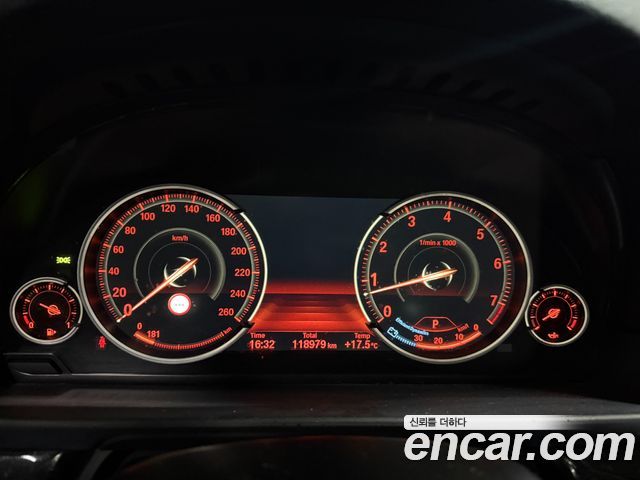 BMW 5-Series 2015 — photo 8