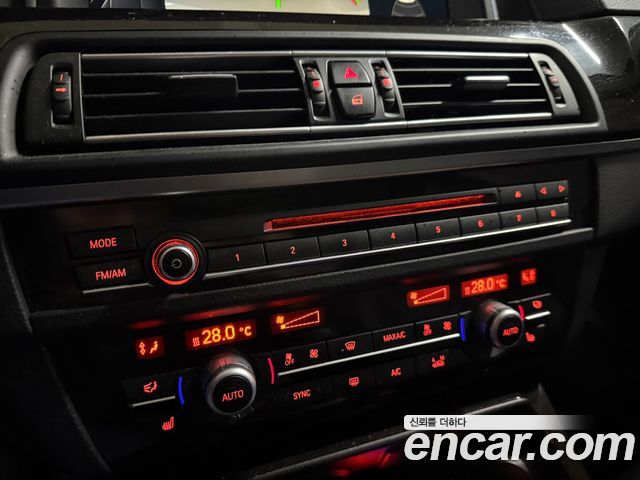 BMW 5-Series 2015 — photo 11