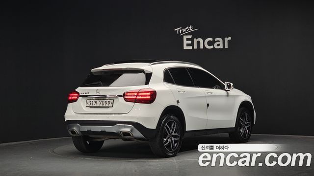 Mercedes-Benz GLA-Class 2018 — photo 2