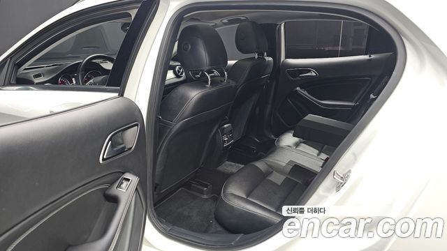 Mercedes-Benz GLA-Class 2018 — photo 12