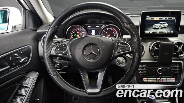 Mercedes-Benz GLA-Class 2018 — photo 13