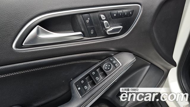 Mercedes-Benz GLA-Class 2018 — photo 17
