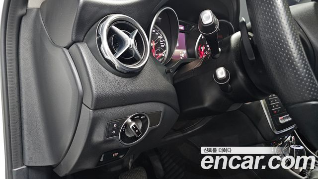 Mercedes-Benz GLA-Class 2018 — photo 18