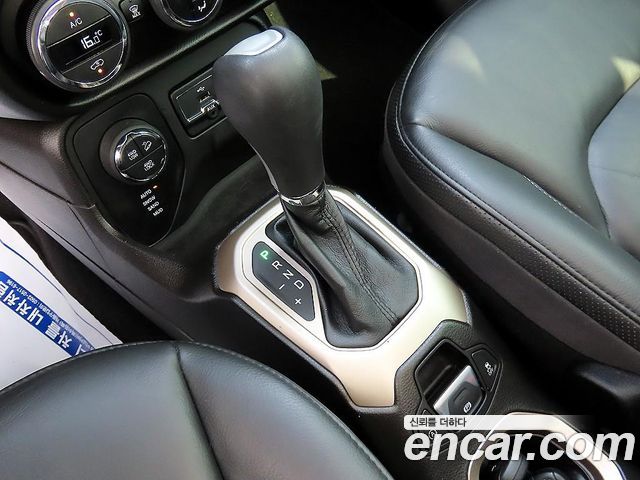Jeep Renegade 2017 — photo 10
