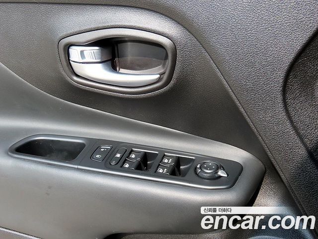 Jeep Renegade 2017 — photo 11