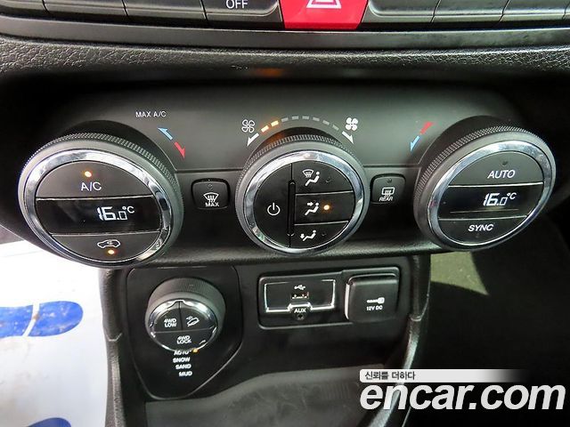 Jeep Renegade 2017 — photo 12