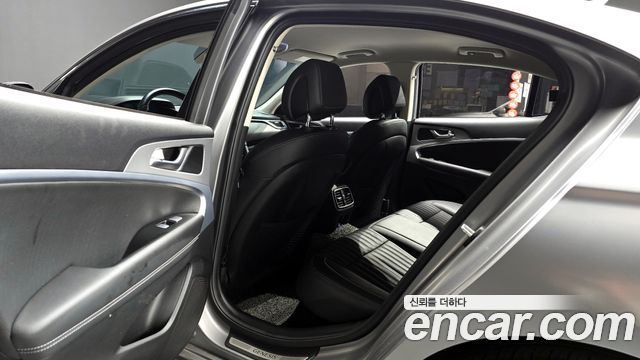 Genesis G70 2021 — photo 12