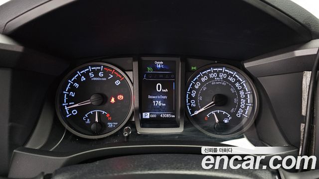 Toyota Tacoma 2017 — photo 8