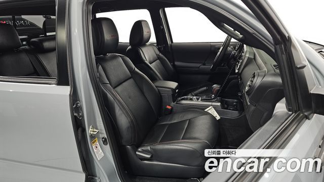Toyota Tacoma 2017 — photo 10