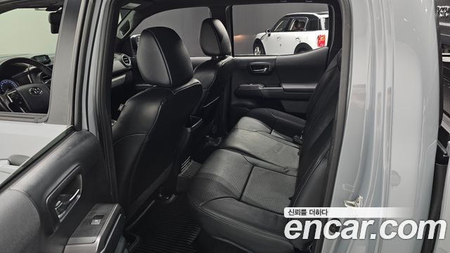 Toyota Tacoma 2017 — photo 12