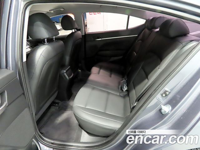 Hyundai AVANTE 2018 — photo 7