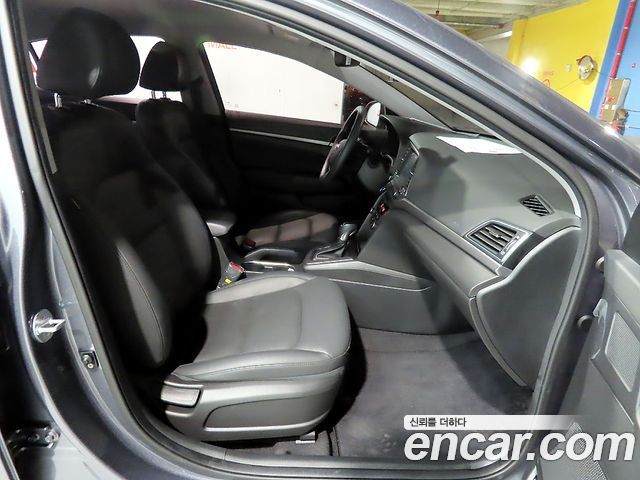 Hyundai AVANTE 2018 — photo 8