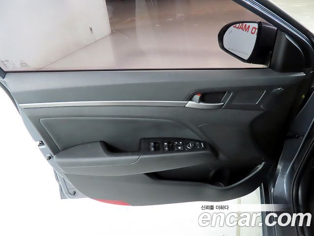 Hyundai AVANTE 2018 — photo 14