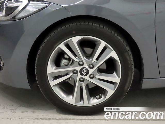 Hyundai AVANTE 2018 — photo 19
