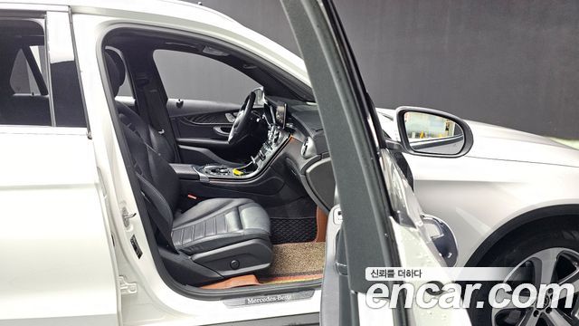 Mercedes-Benz GLC-Class 2018 — photo 11