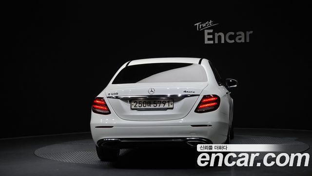 Mercedes-Benz E-Class 2018 — photo 4