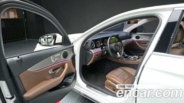 Mercedes-Benz E-Class 2018 — photo 10