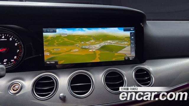 Mercedes-Benz E-Class 2018 — photo 16