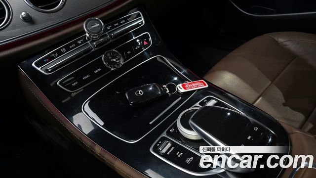 Mercedes-Benz E-Class 2018 — photo 17