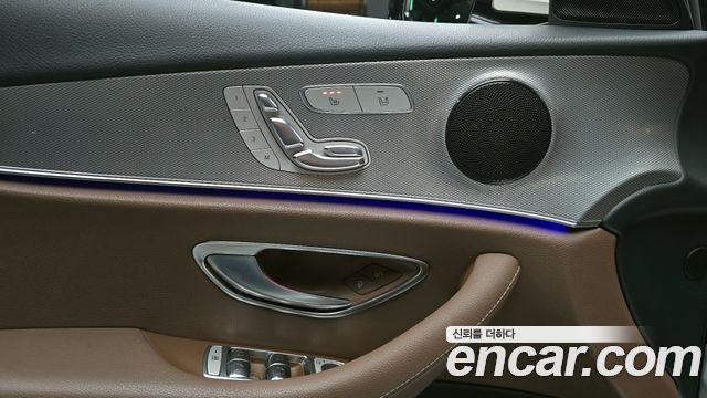Mercedes-Benz E-Class 2018 — photo 18