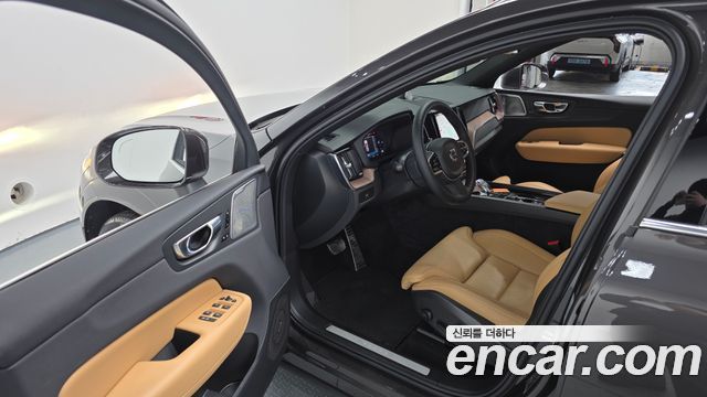 Volvo XC60 2024 — photo 11