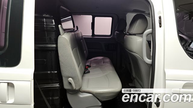 Hyundai Starex 2017 — photo 11