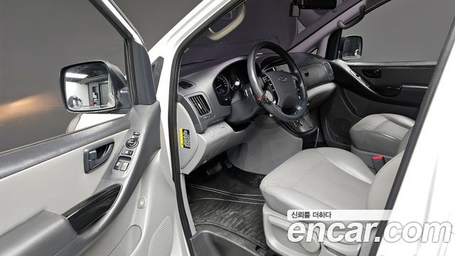 Hyundai Starex 2017 — photo 12