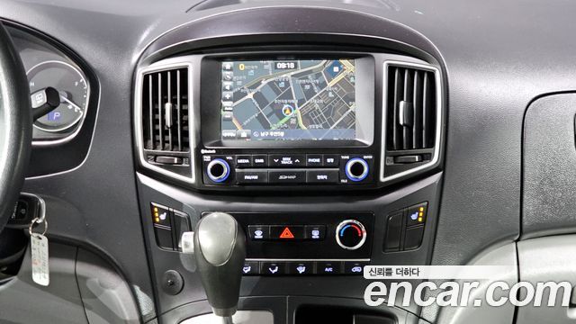 Hyundai Starex 2017 — photo 14