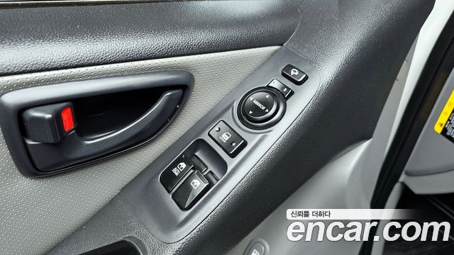 Hyundai Starex 2017 — photo 18