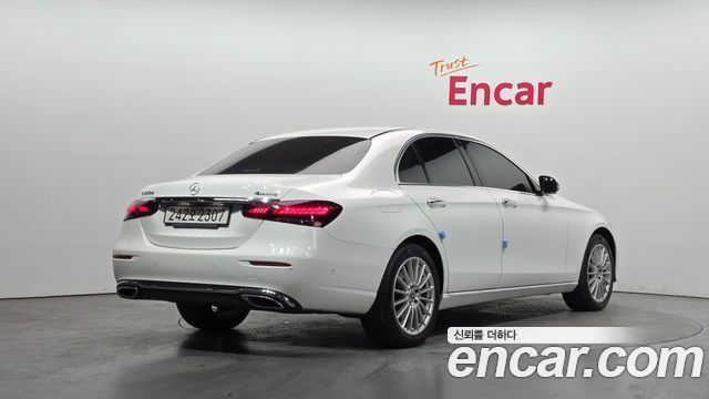 Mercedes-Benz E-Class 2022 — photo 2
