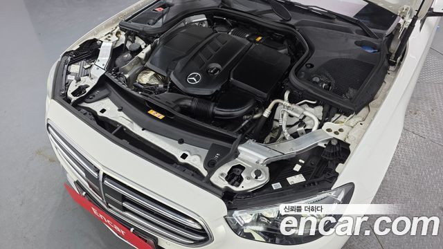 Mercedes-Benz E-Class 2022 — photo 6