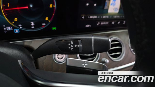 Mercedes-Benz E-Class 2022 — photo 9
