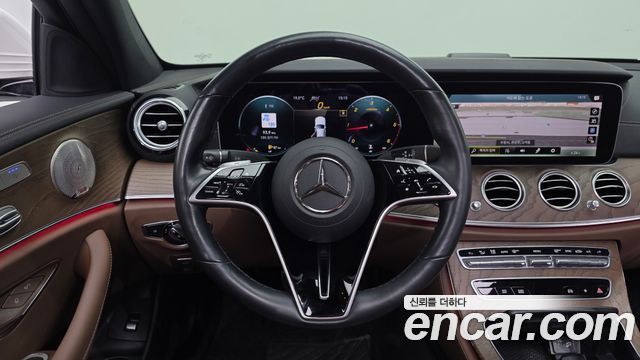 Mercedes-Benz E-Class 2022 — photo 13