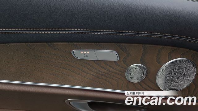 Mercedes-Benz E-Class 2022 — photo 18