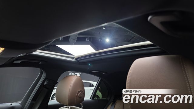 Mercedes-Benz E-Class 2022 — photo 19