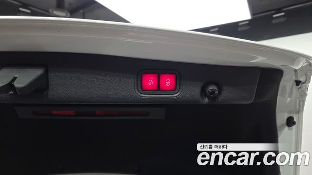 Mercedes-Benz E-Class 2022 — photo 20