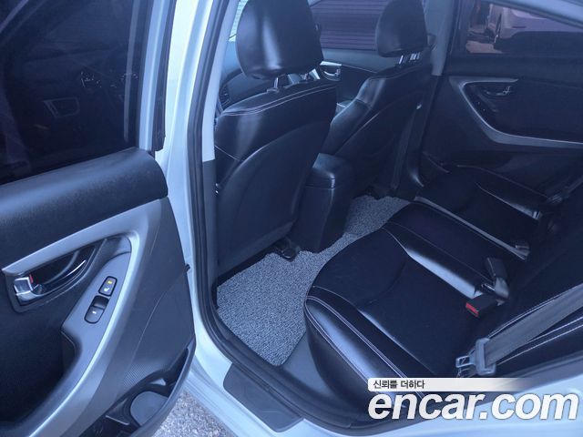 Hyundai AVANTE 2012 — photo 9