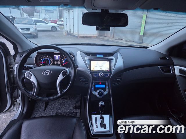Hyundai AVANTE 2012 — photo 10