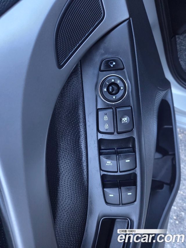 Hyundai AVANTE 2012 — photo 11