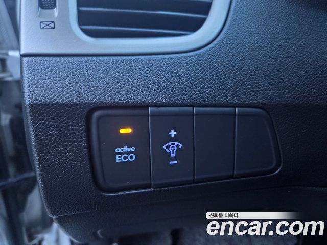 Hyundai AVANTE 2012 — photo 12