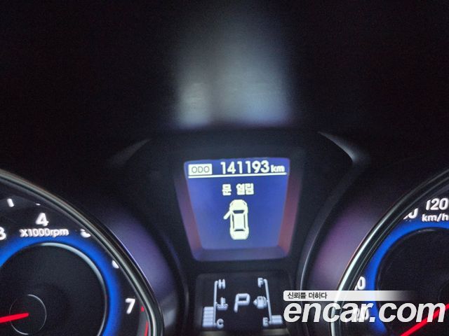 Hyundai AVANTE 2012 — photo 13