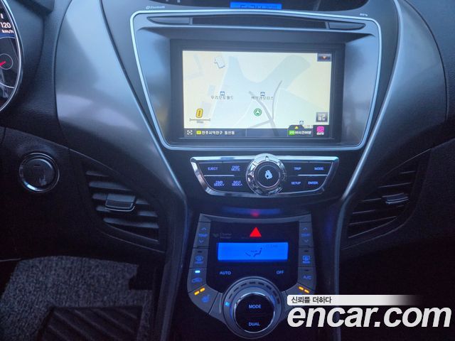 Hyundai AVANTE 2012 — photo 14