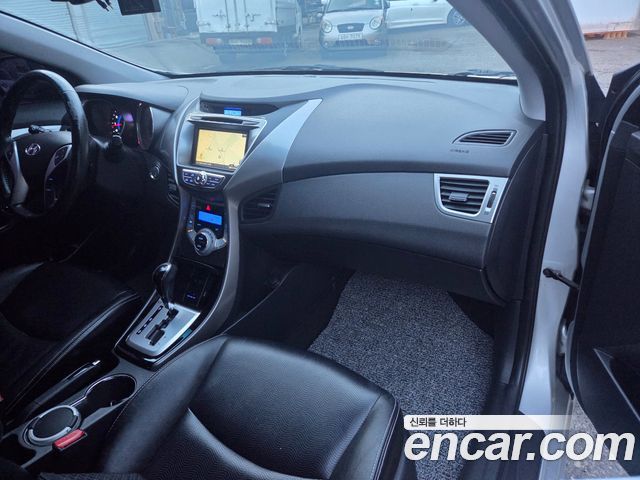 Hyundai AVANTE 2012 — photo 17
