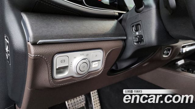 Mercedes-Benz GLS-Class 2021 — photo 16