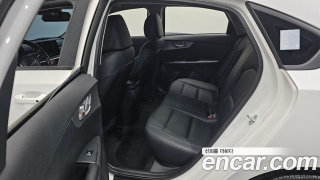 Kia K3 2022 — photo 11