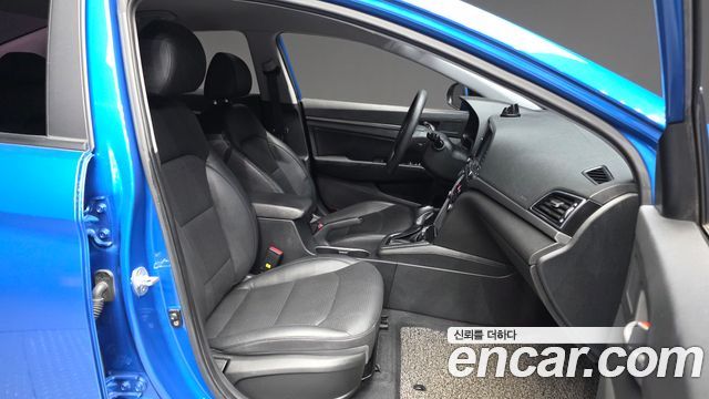 Hyundai AVANTE 2018 — photo 11