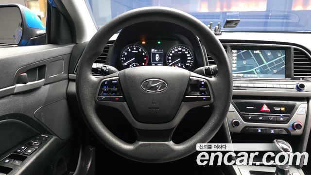 Hyundai AVANTE 2018 — photo 13
